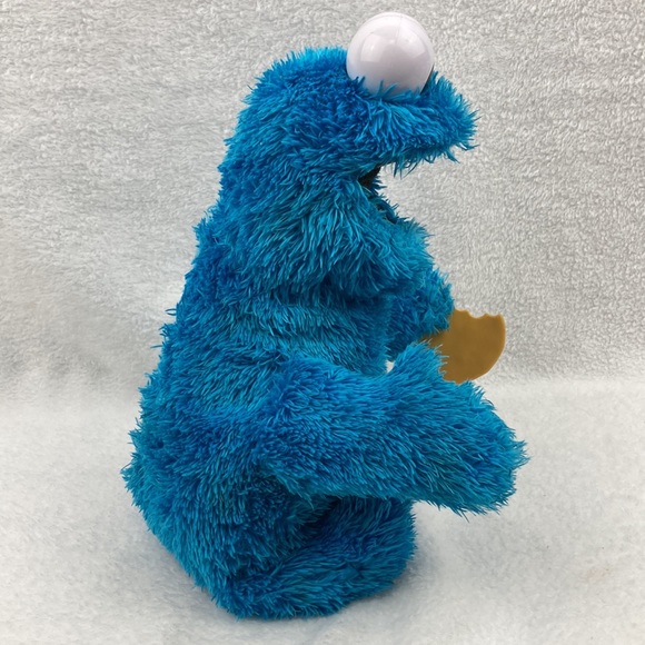 Hasbro Sesame Street Cookie Monster Talking Plush Stuffed Animal Toy 14” - Picture 9 of 13